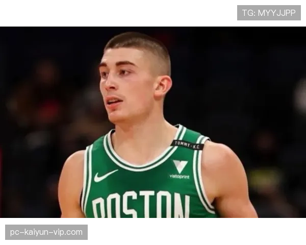 佩顿普里查德无球跑位拉开空间提升替补三分威胁