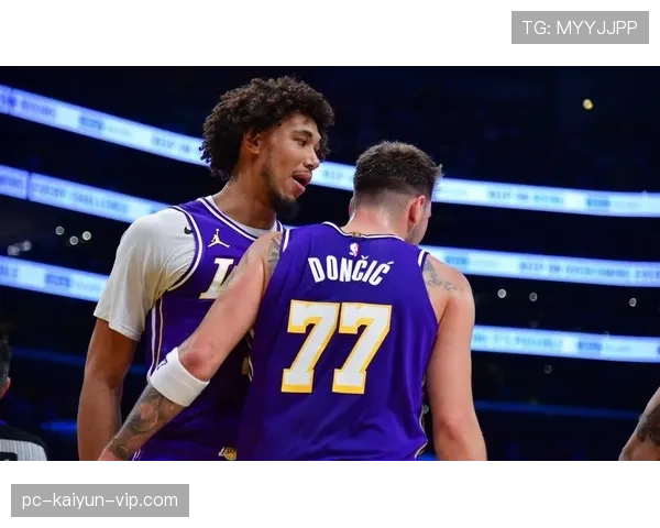 安东尼·戴维斯挡拆连续制造威胁，助力湖人内线效率显著提升