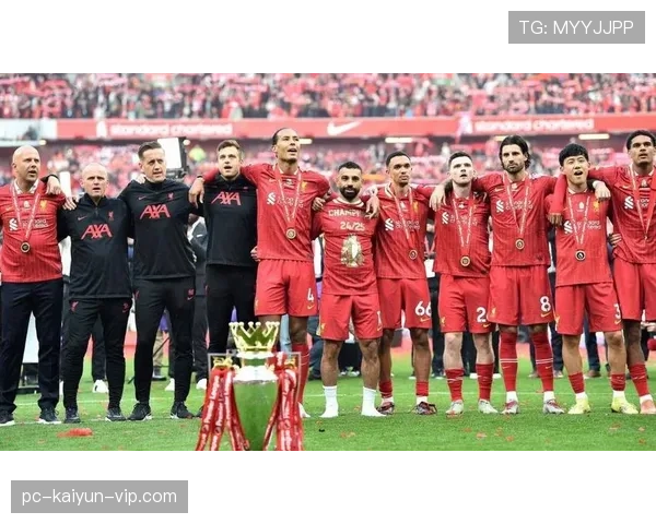 曼联重返欧冠难度加大，竞争激烈与积分差距或将制约赛季目标