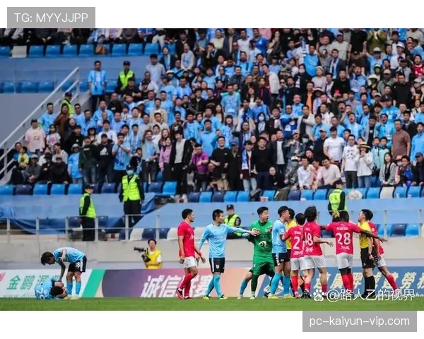 违规换人的判罚要点，裁判认定条件与比赛后果